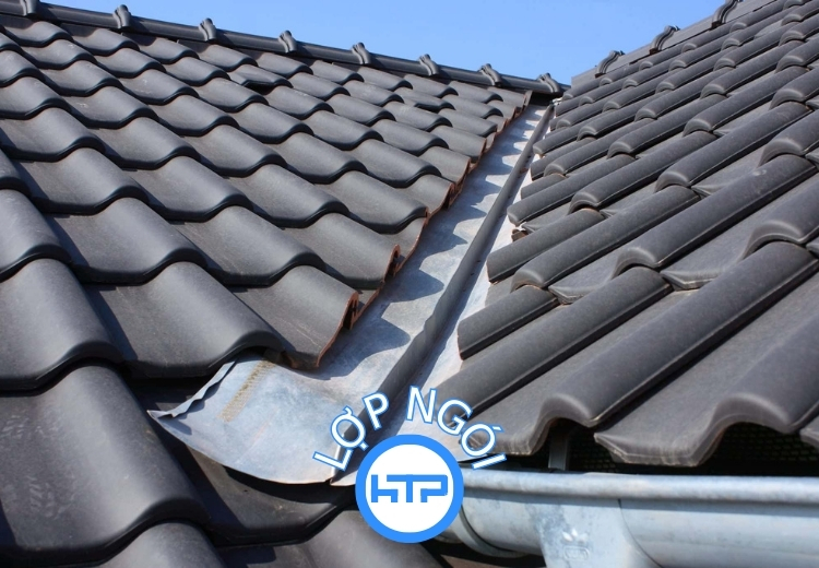 HTP sử dụng ngói chất lượng cao để thi công mái nhà cho Quý Khách hàng